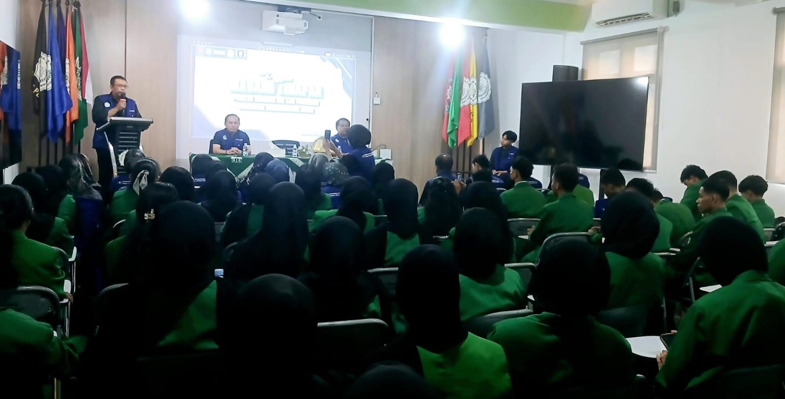 Lepas Peserta Magang Terapan, Dekan FKIP Unismuh Luwuk Ingatkan Mahasiswa Jaga Nama Baik Almamater!